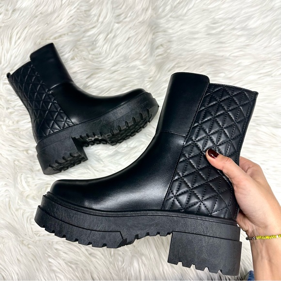 Qupid Black Quilted Zipper Combat Boots - Picture 7 of 8